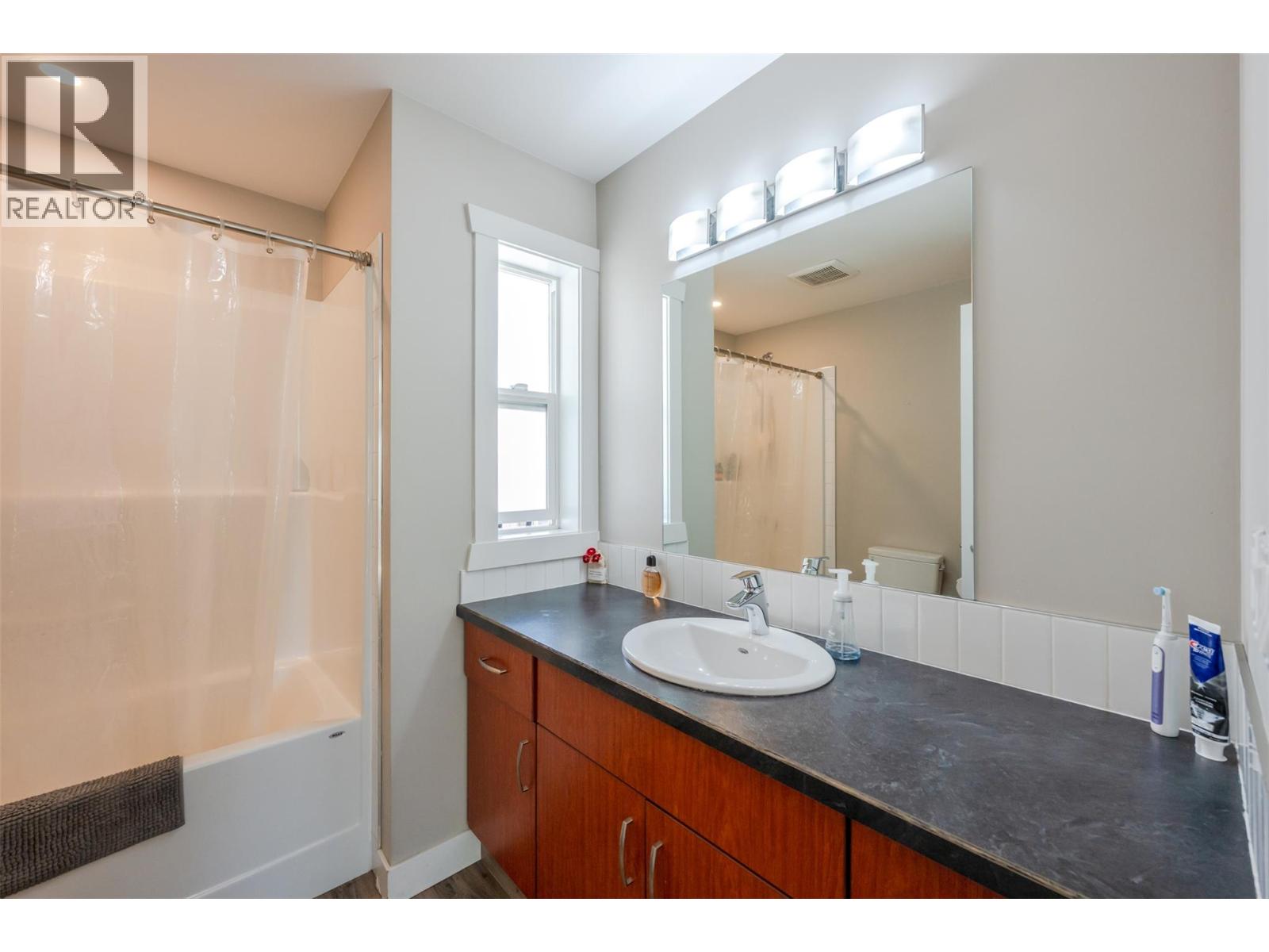 28 Huth Avenue