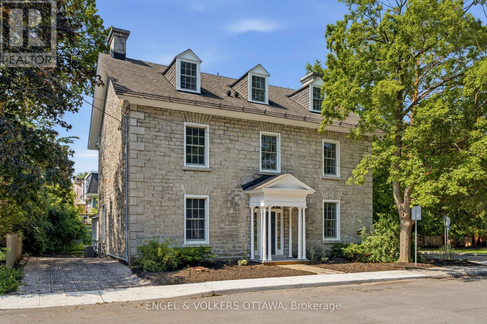 35 MACKAY STREET