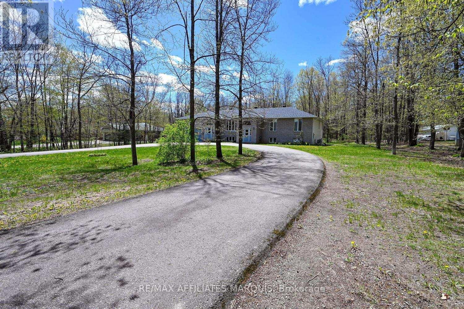 4 SOUTH POINT DRIVE