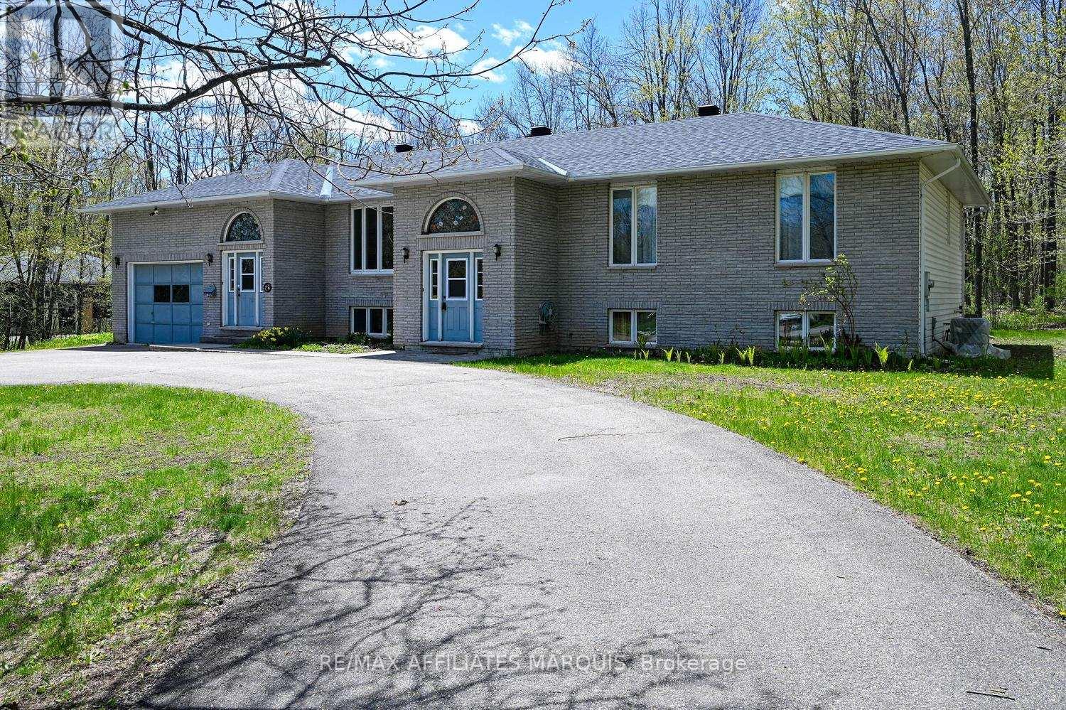 4 SOUTH POINT DRIVE