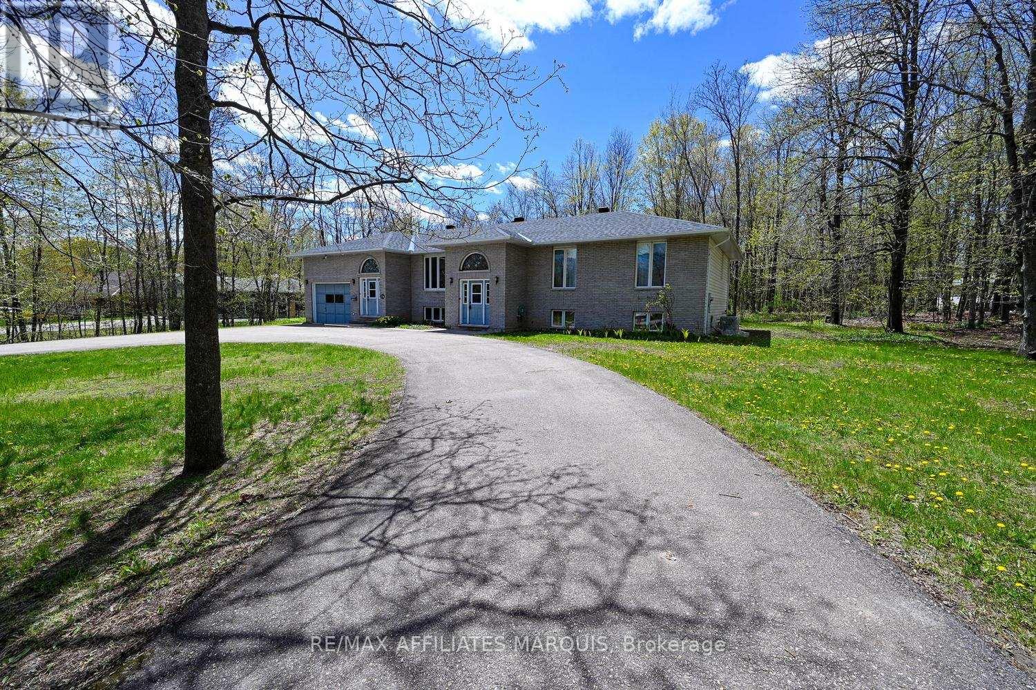 4 SOUTH POINT DRIVE