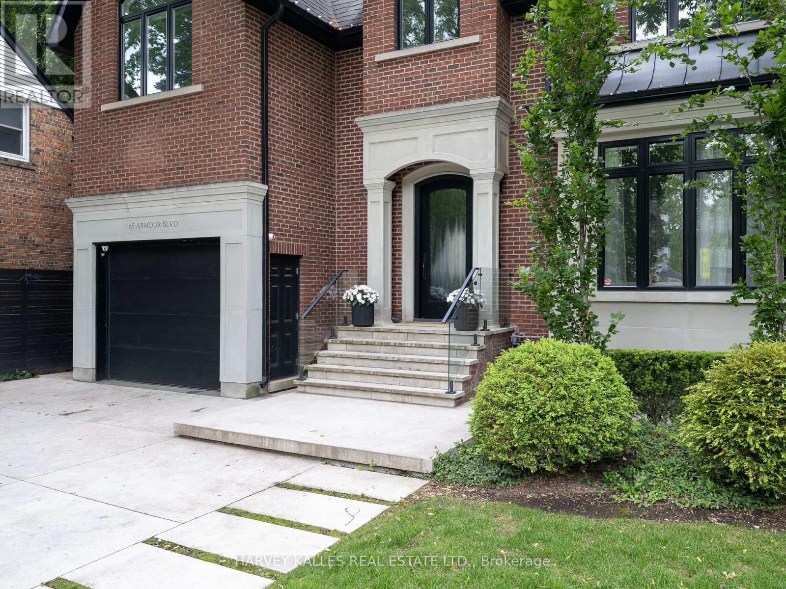 165 ARMOUR BOULEVARD