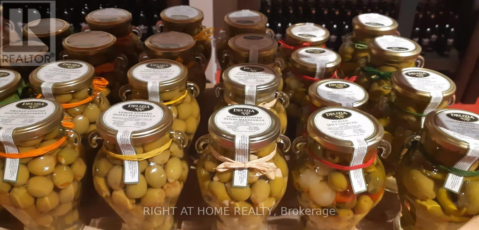 118 WELLINGTON STREET W