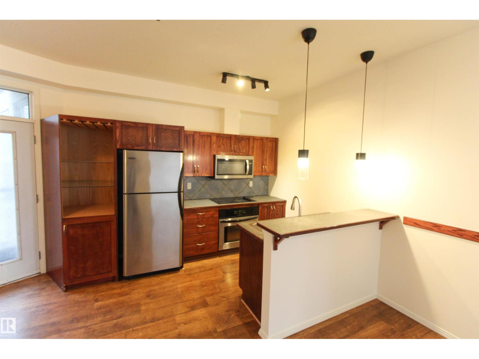 #347 4827 104A ST NW