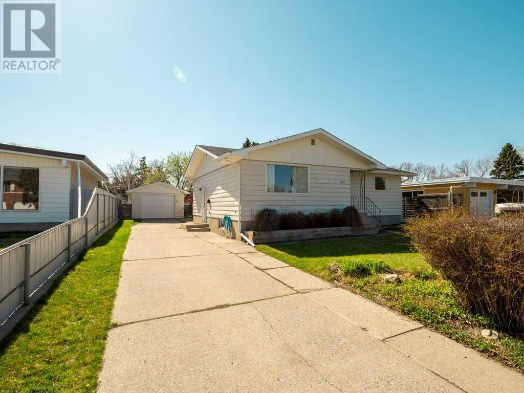 1613 Lakeside Road S