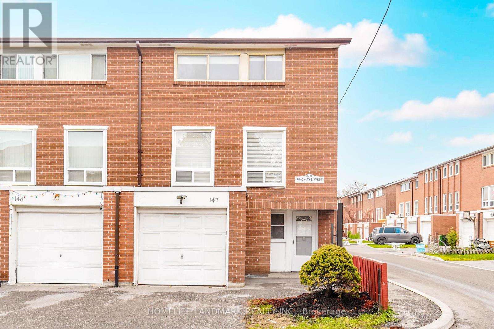 Photo 1 of 48 — 147 - 6452 FINCH AVENUE W Unit 147, Toronto (Mount Olive-Silverstone-Jamestown), ON M9V1T4