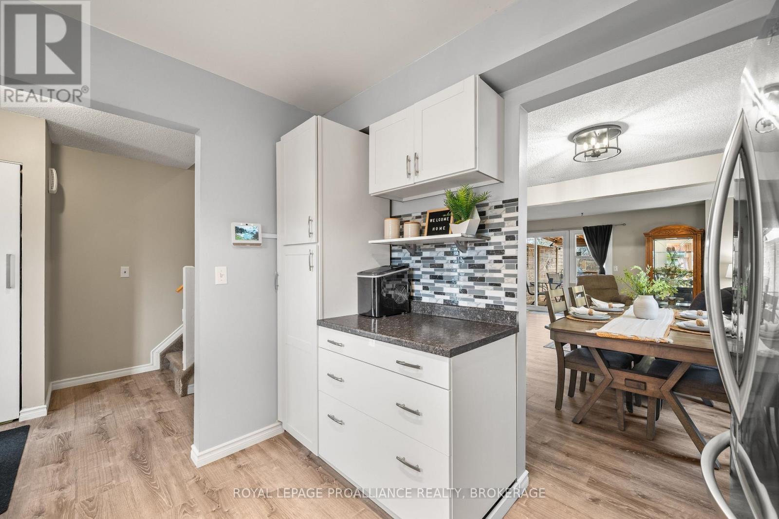 884 LARCHWOOD CRESCENT
