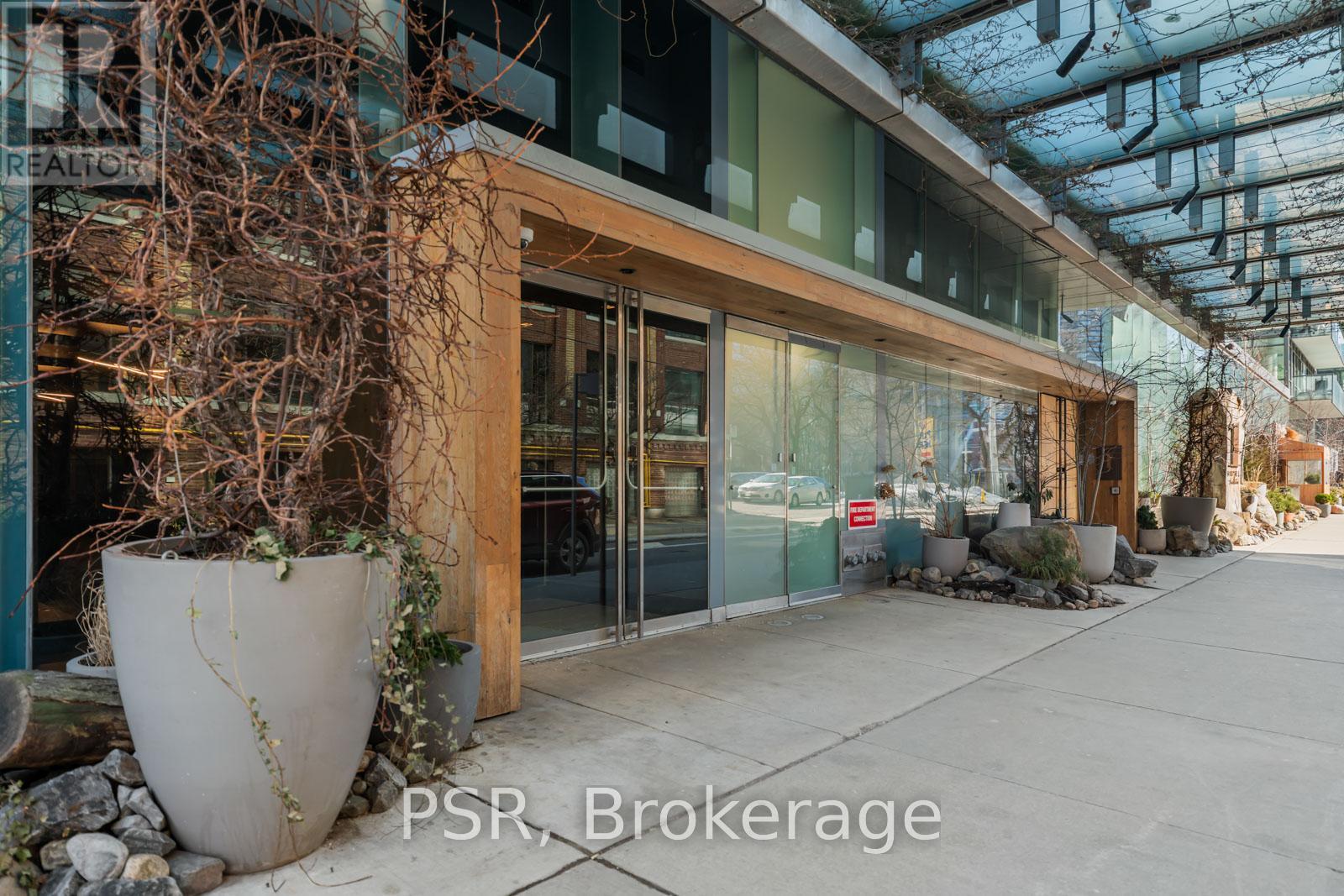 1501 - 552 WELLINGTON STREET W