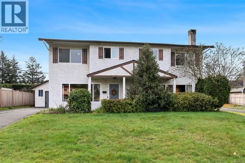 1725/1727 Ashdale Pl Saanich BC V8N1P1