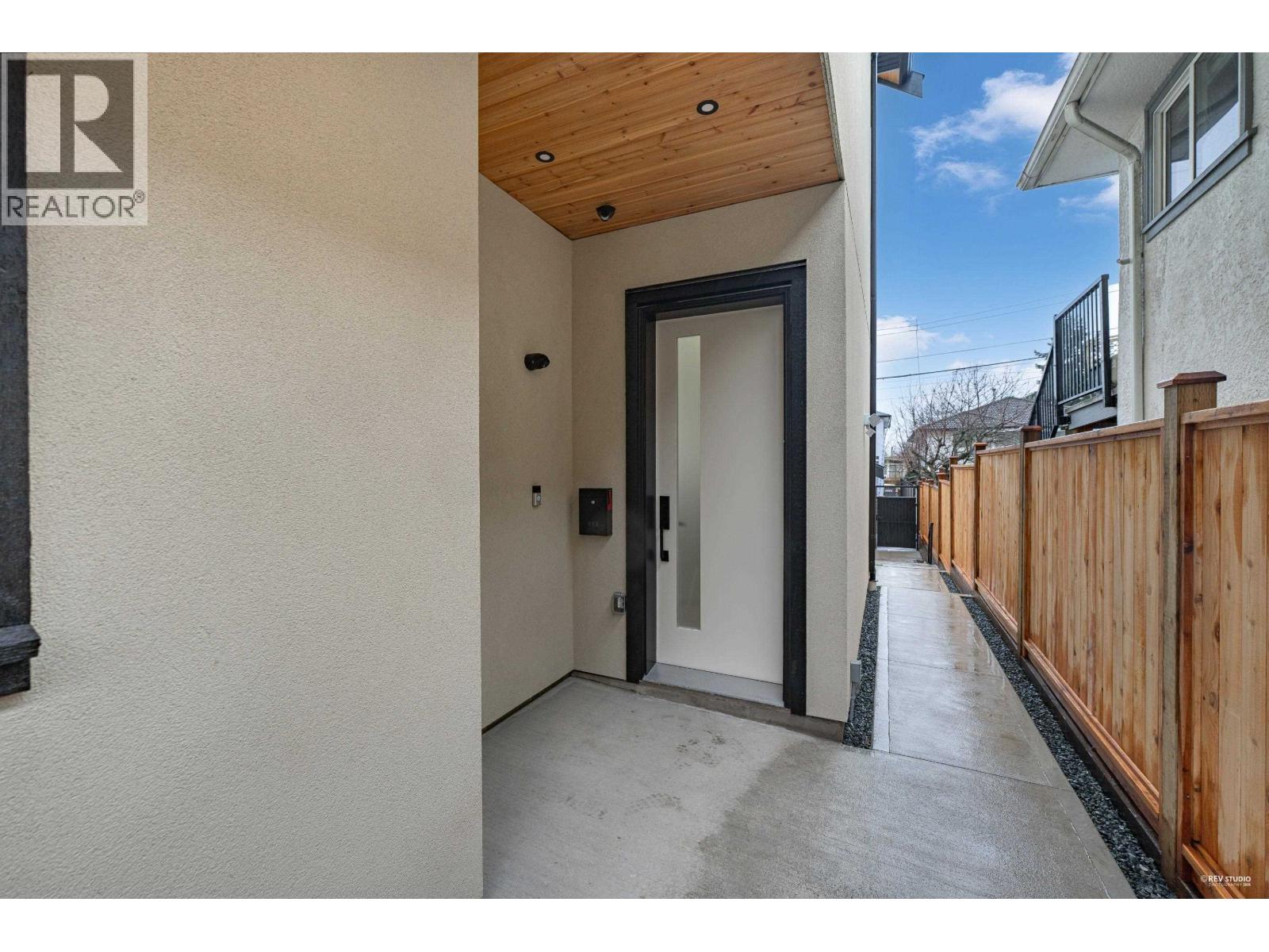 2 1020 NOOTKA STREET