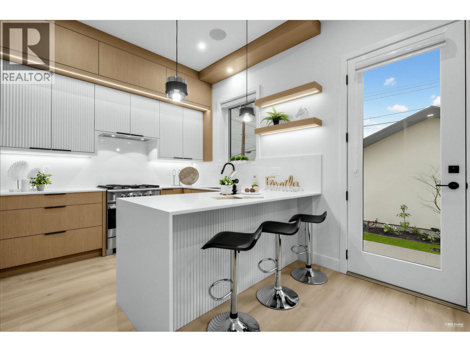 2 1020 NOOTKA STREET