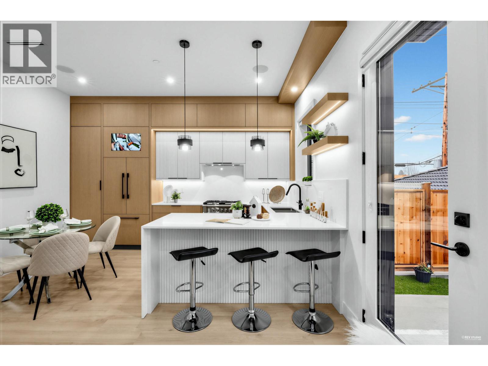 2 1020 NOOTKA STREET