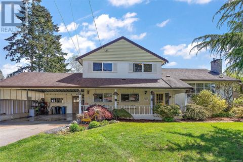 9379 Maryland Dr Sidney BC V8L2R2