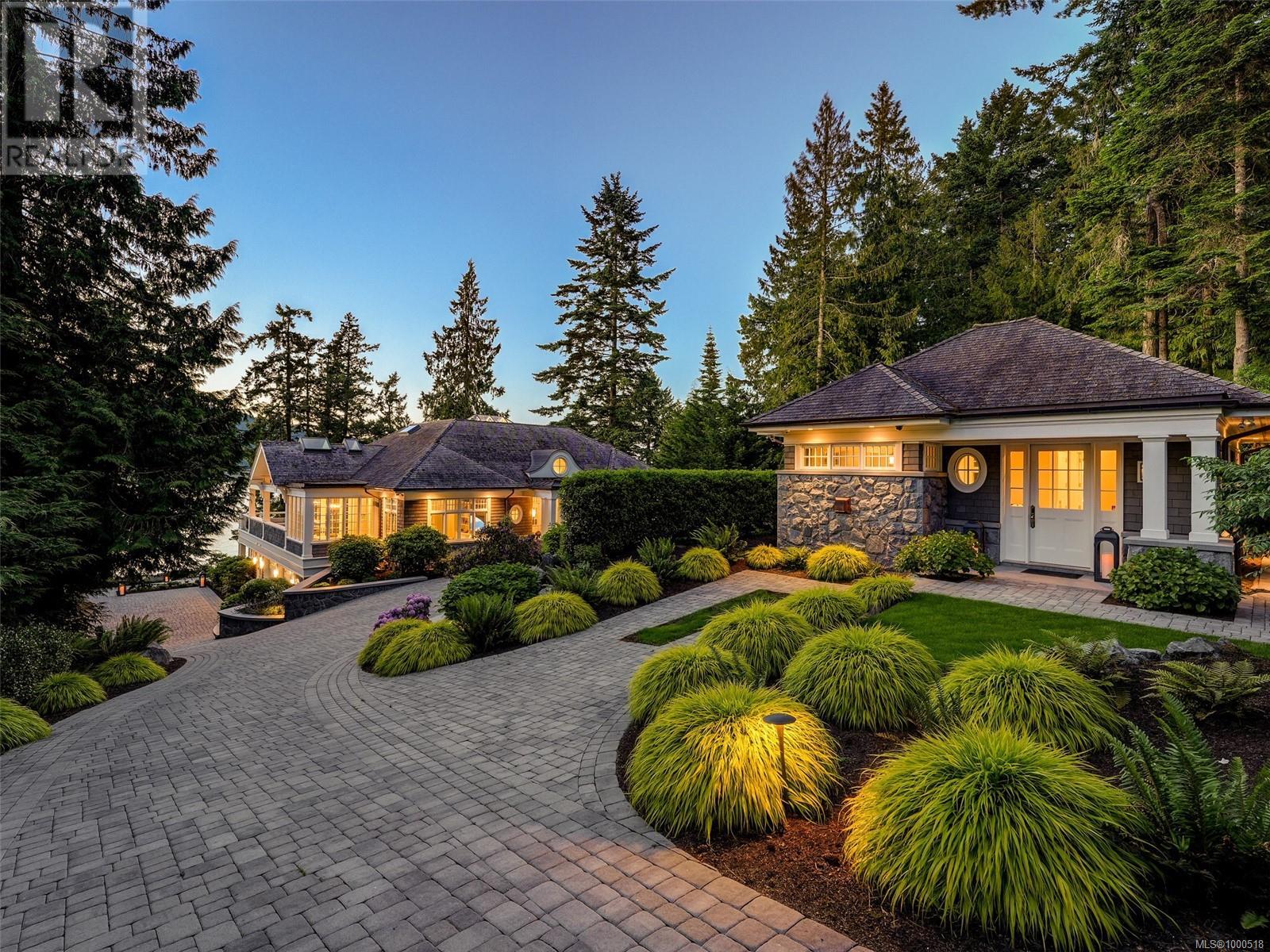 792 Lands End Rd