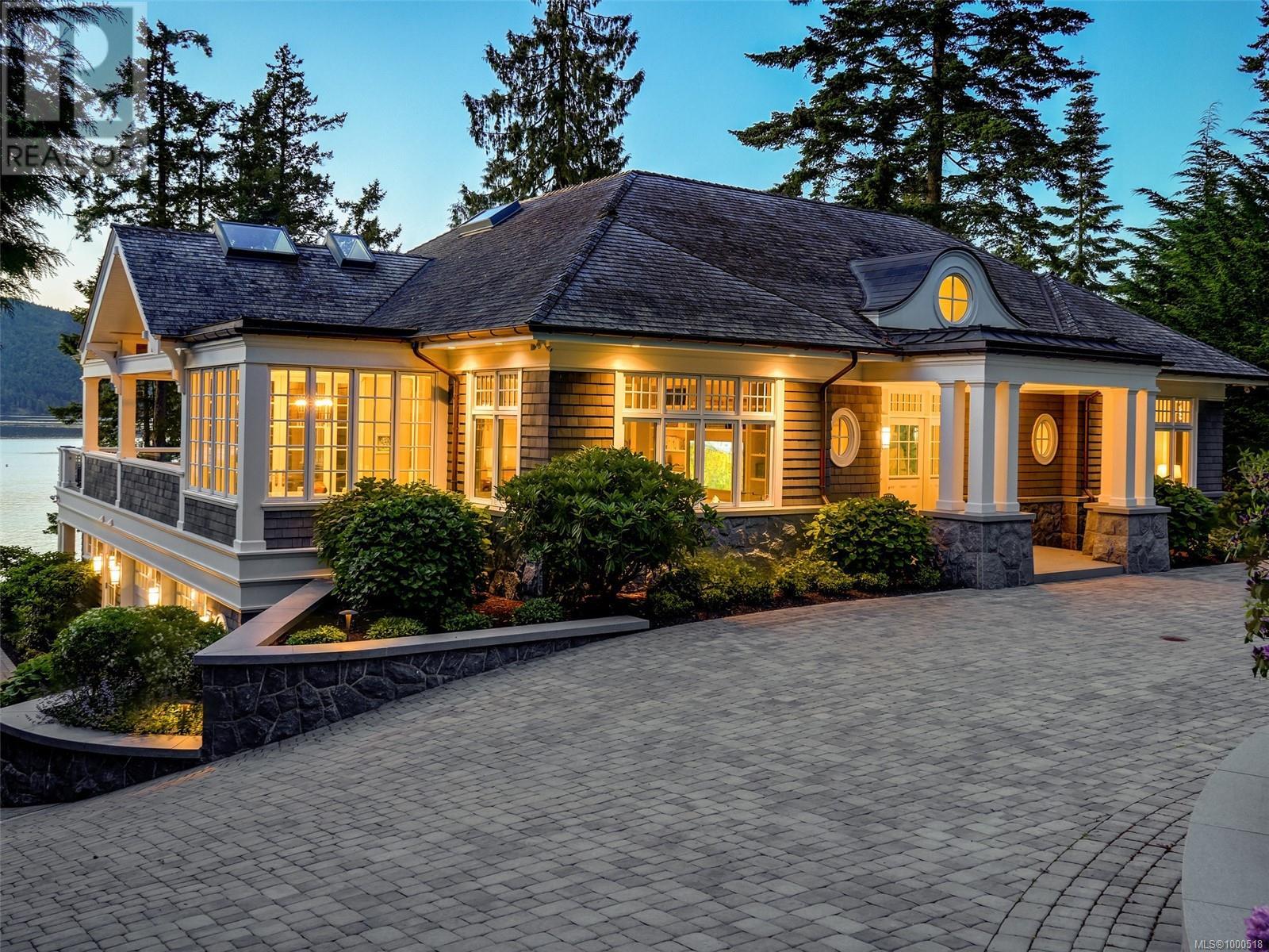 792 Lands End Rd