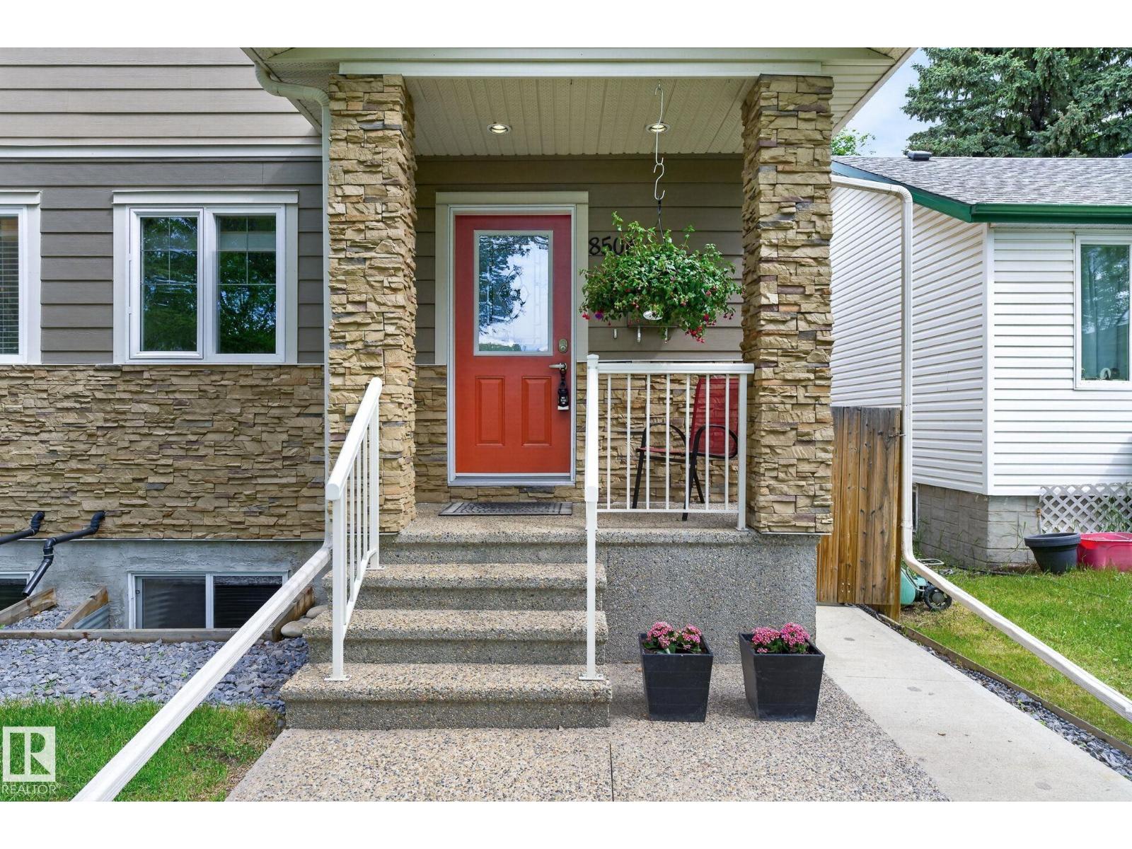 8506 80 AV NW