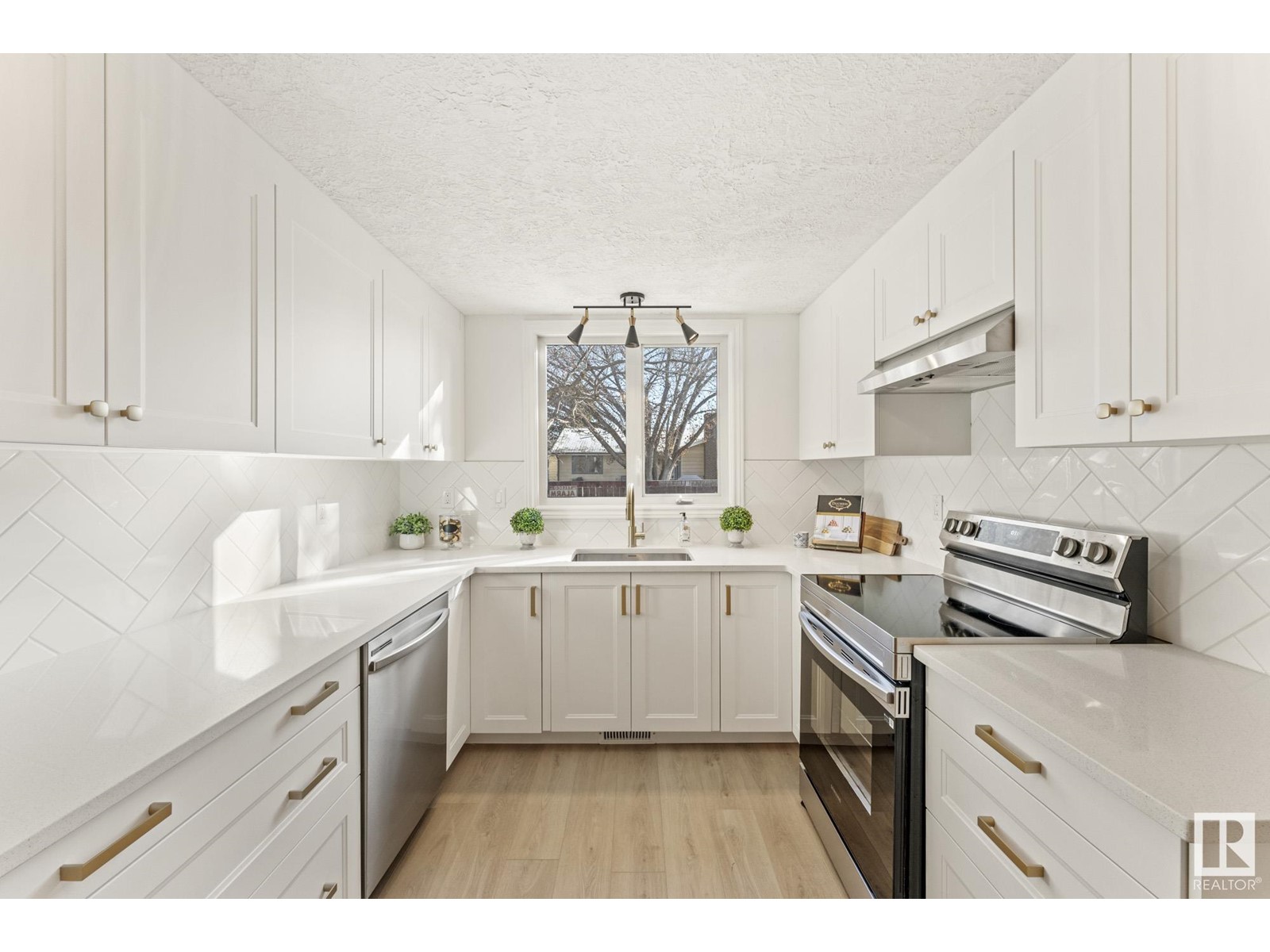 7703 182 ST NW