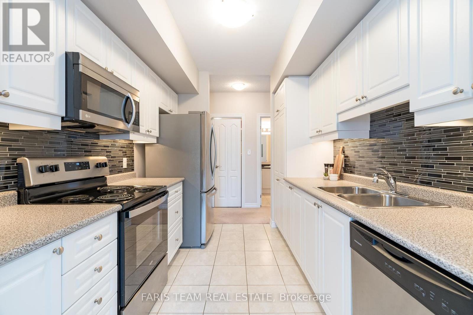 301 - 39 FERNDALE DRIVE S