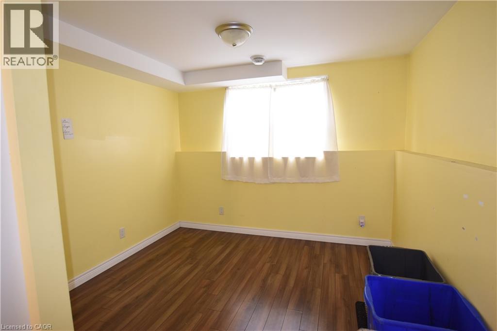 3 ELGIN Street S