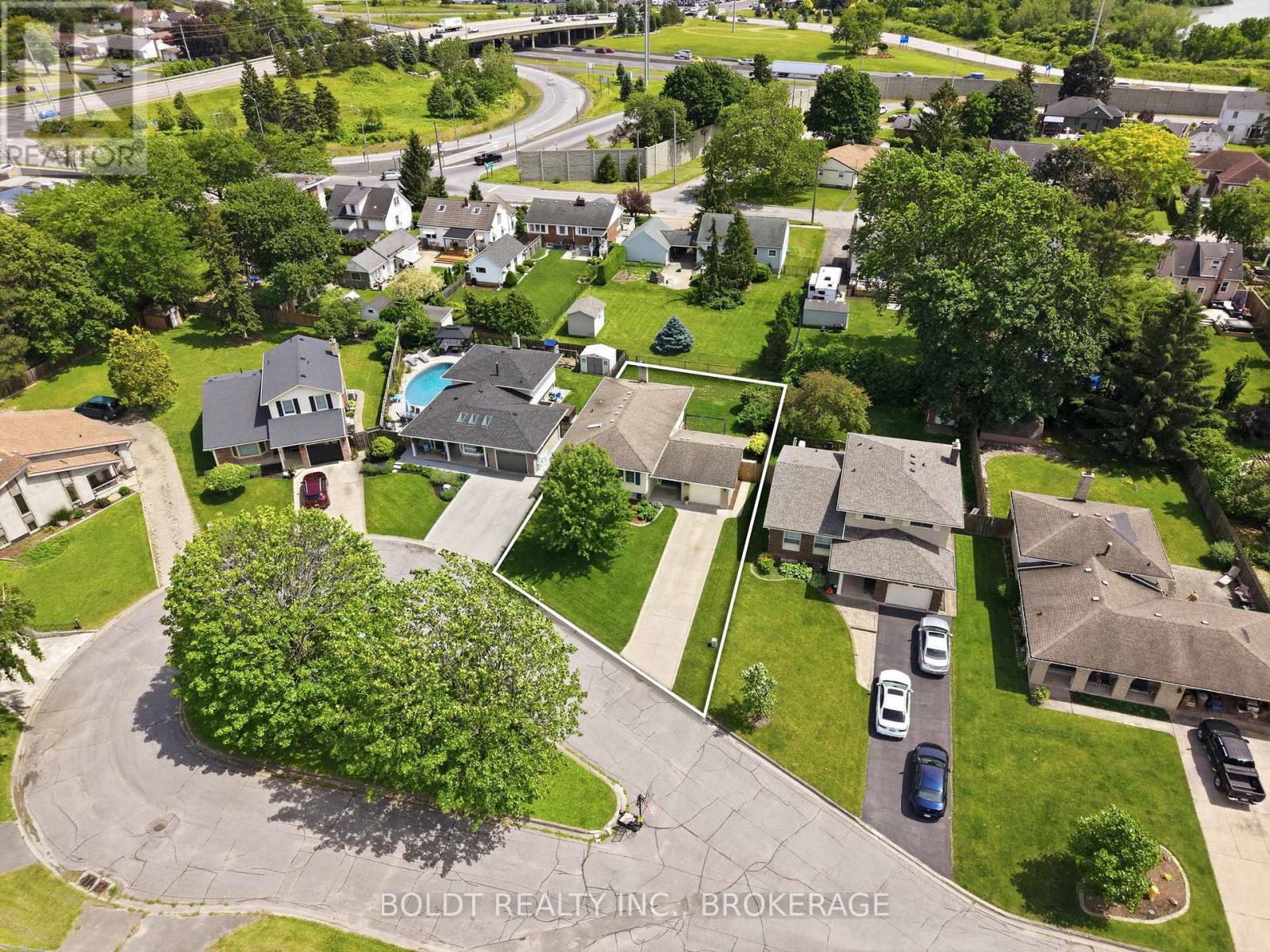 18 LINHAVEN COURT