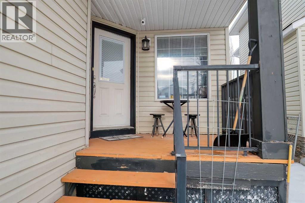 102 Coventry Crescent NE