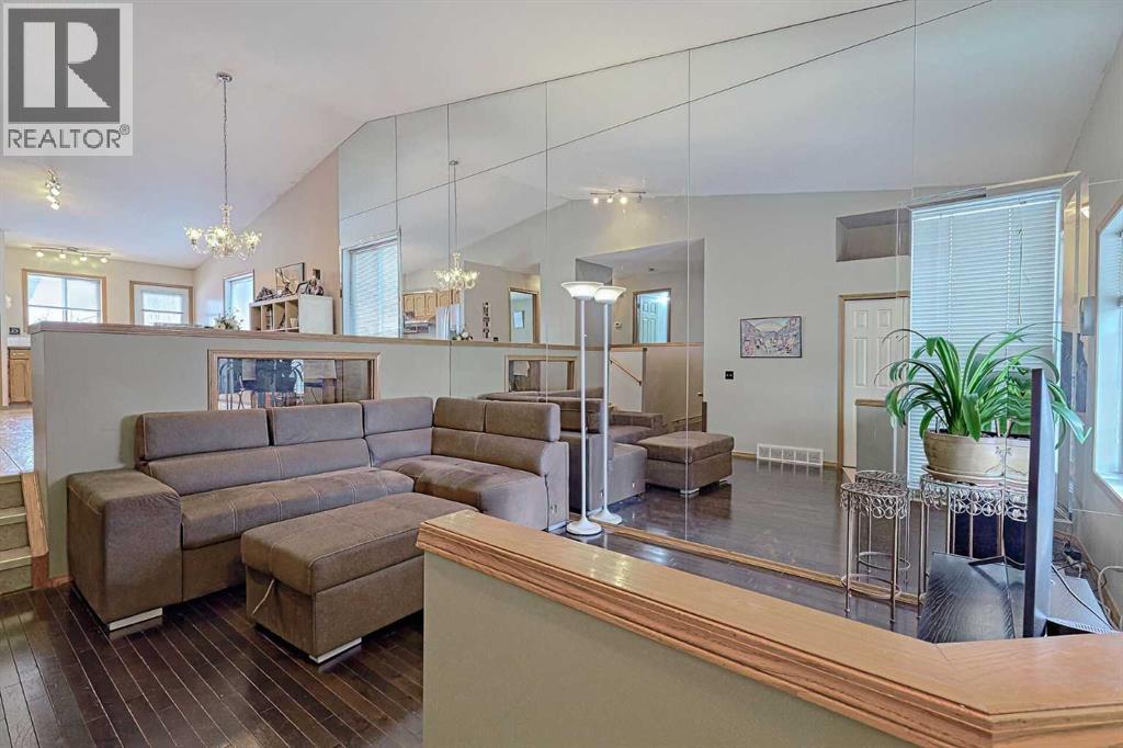 102 Coventry Crescent NE