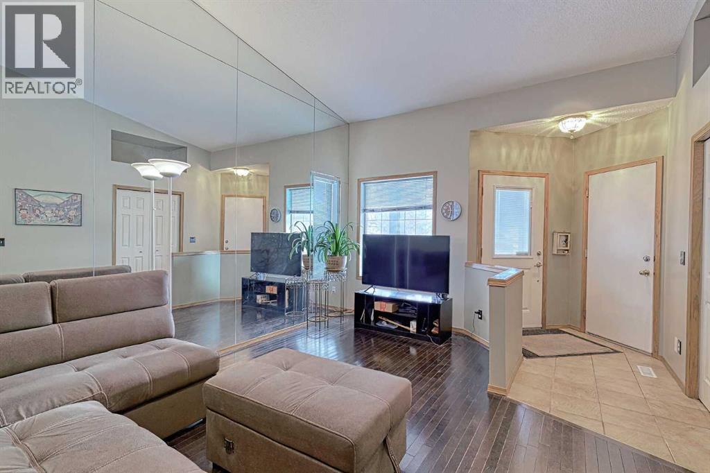 102 Coventry Crescent NE