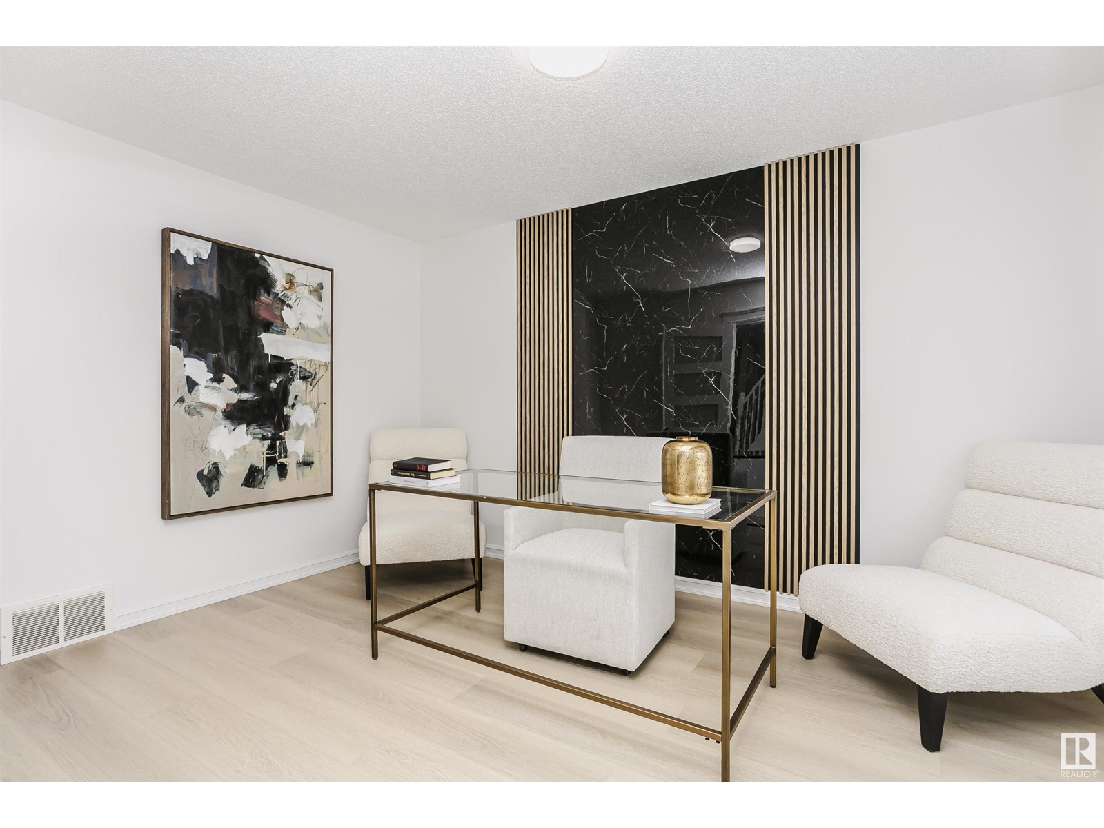2143 32 AV NW