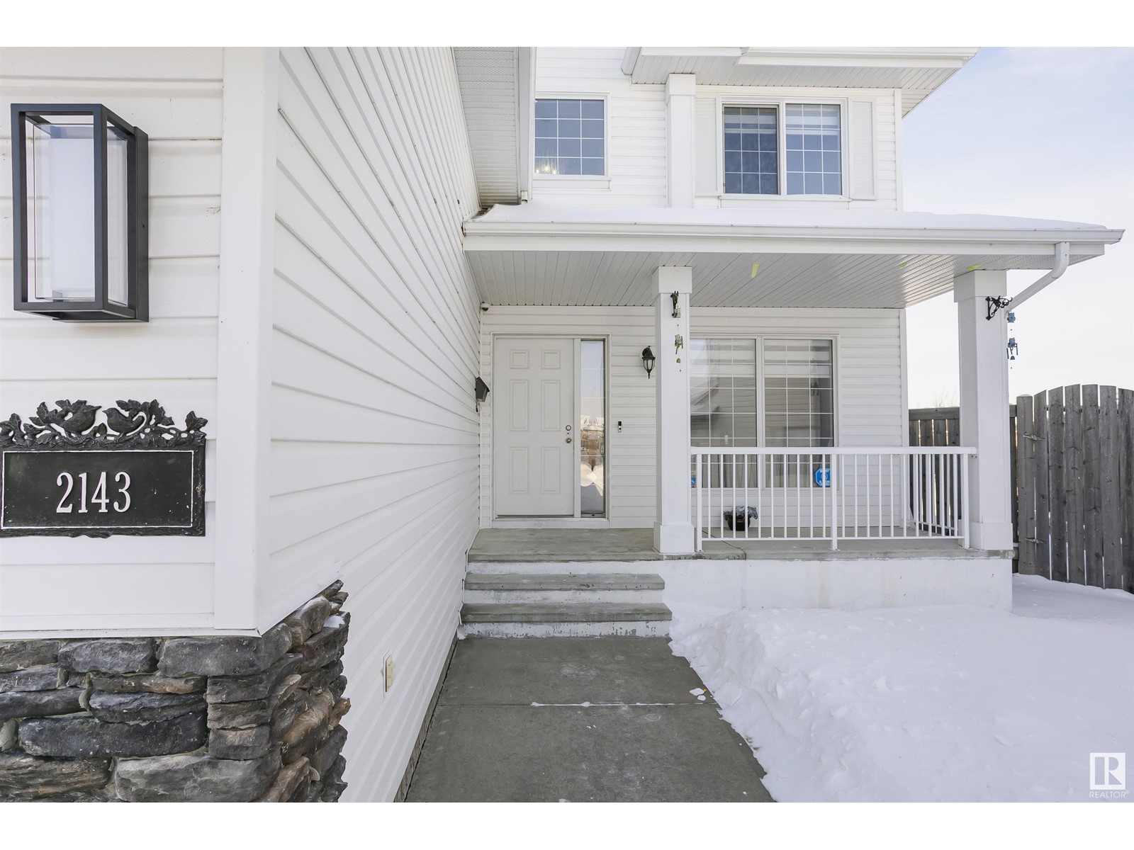 2143 32 AV NW