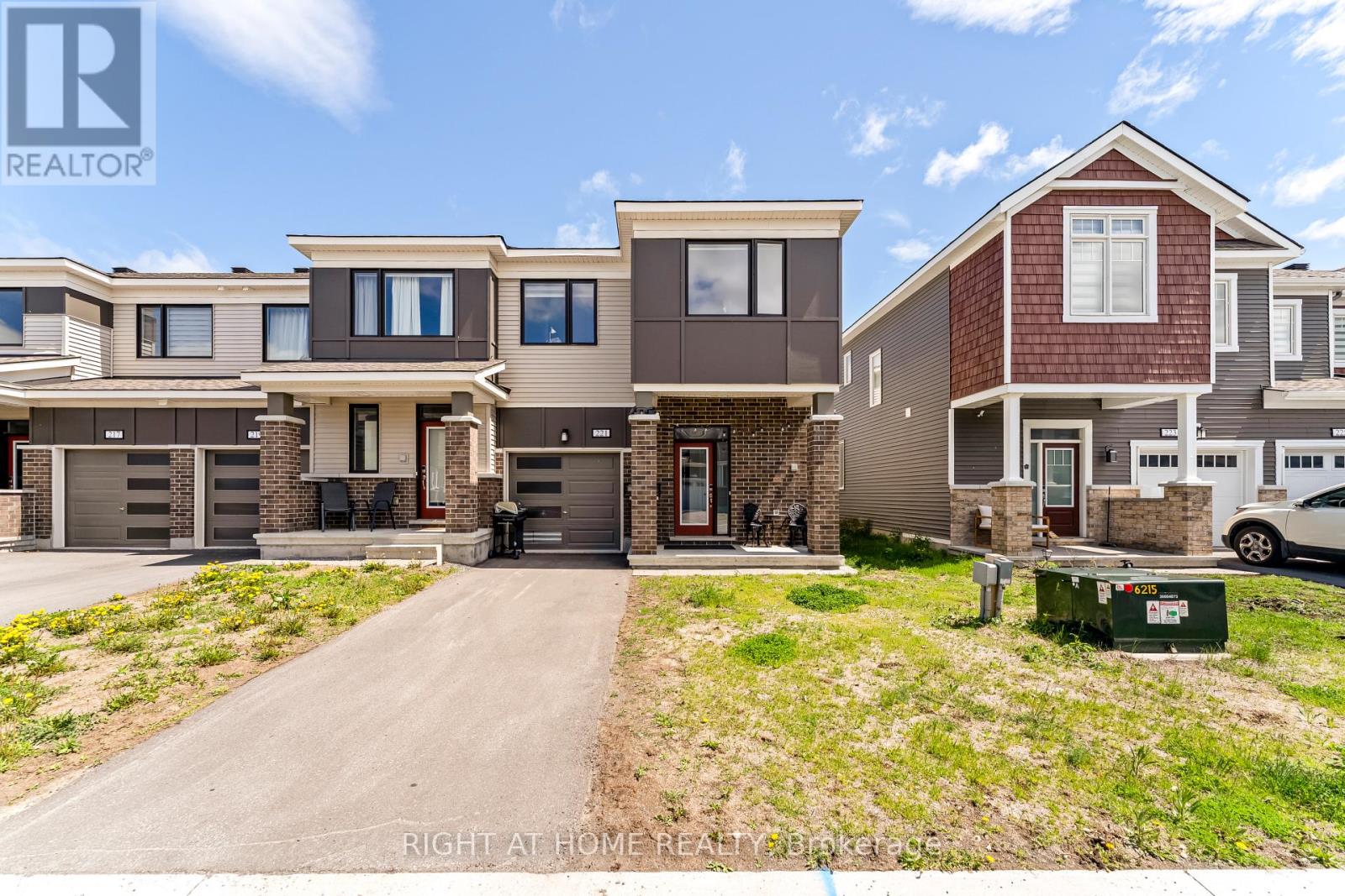 221 BILLRIAN CRESCENT