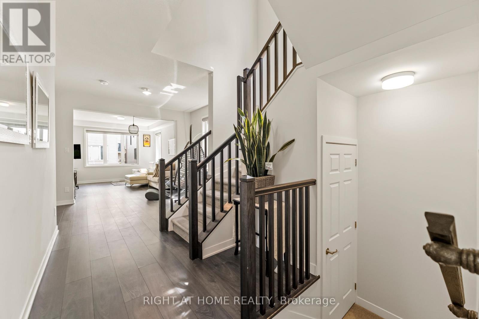 221 BILLRIAN CRESCENT
