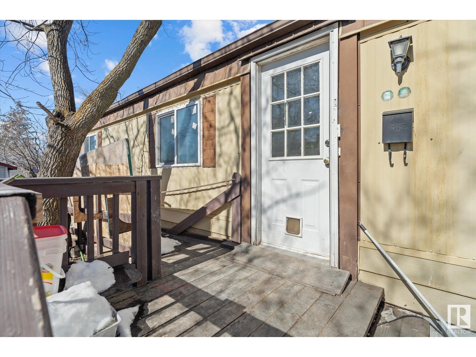 2 Meadow Crescent NW