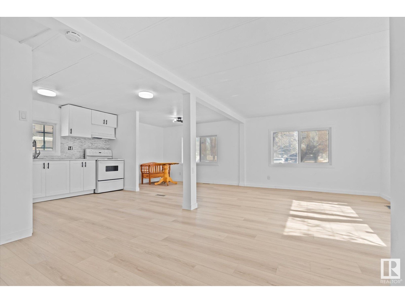 2 Meadow Crescent NW