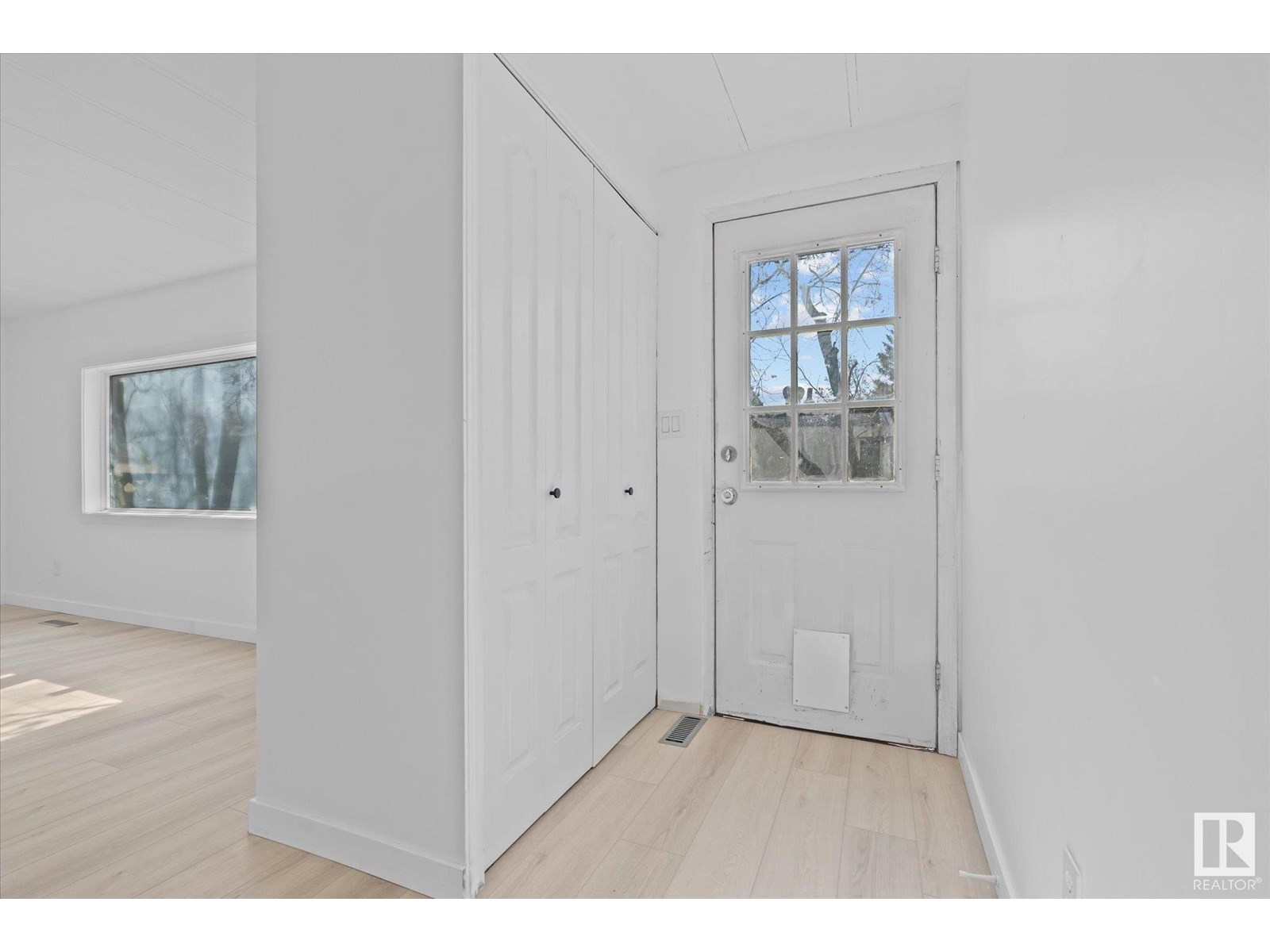 2 Meadow Crescent NW