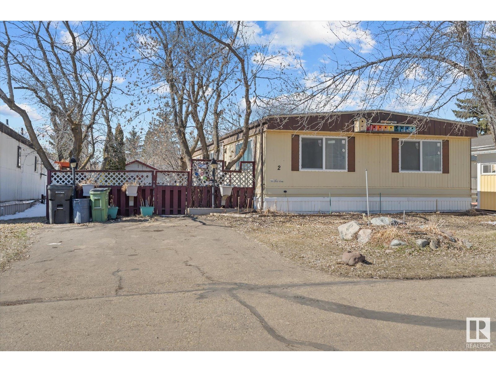 2 Meadow Crescent NW