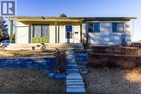 204 Norfolk Road NW Calgary AB T2K5P7