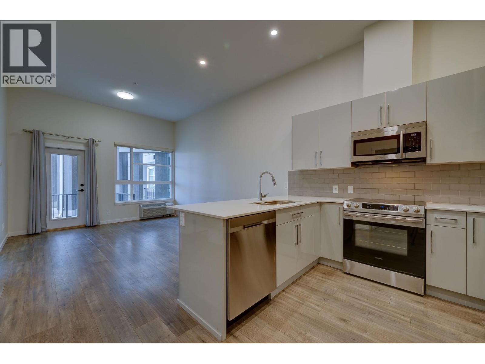 1880 HUGH ALLAN Drive Unit# 115