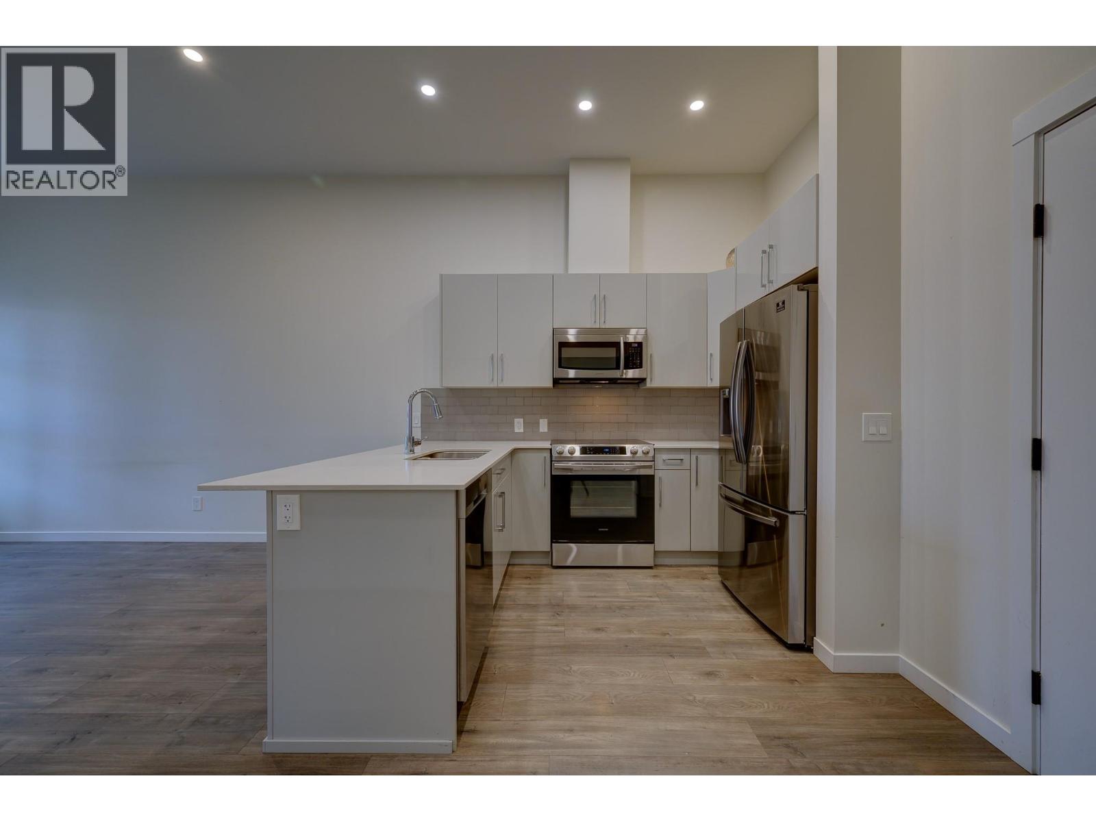 1880 HUGH ALLAN Drive Unit# 115