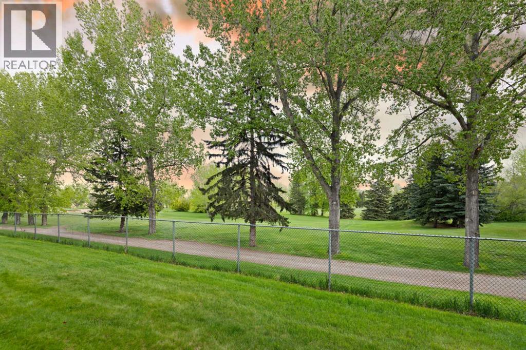 2108, 24 Hemlock Crescent SW