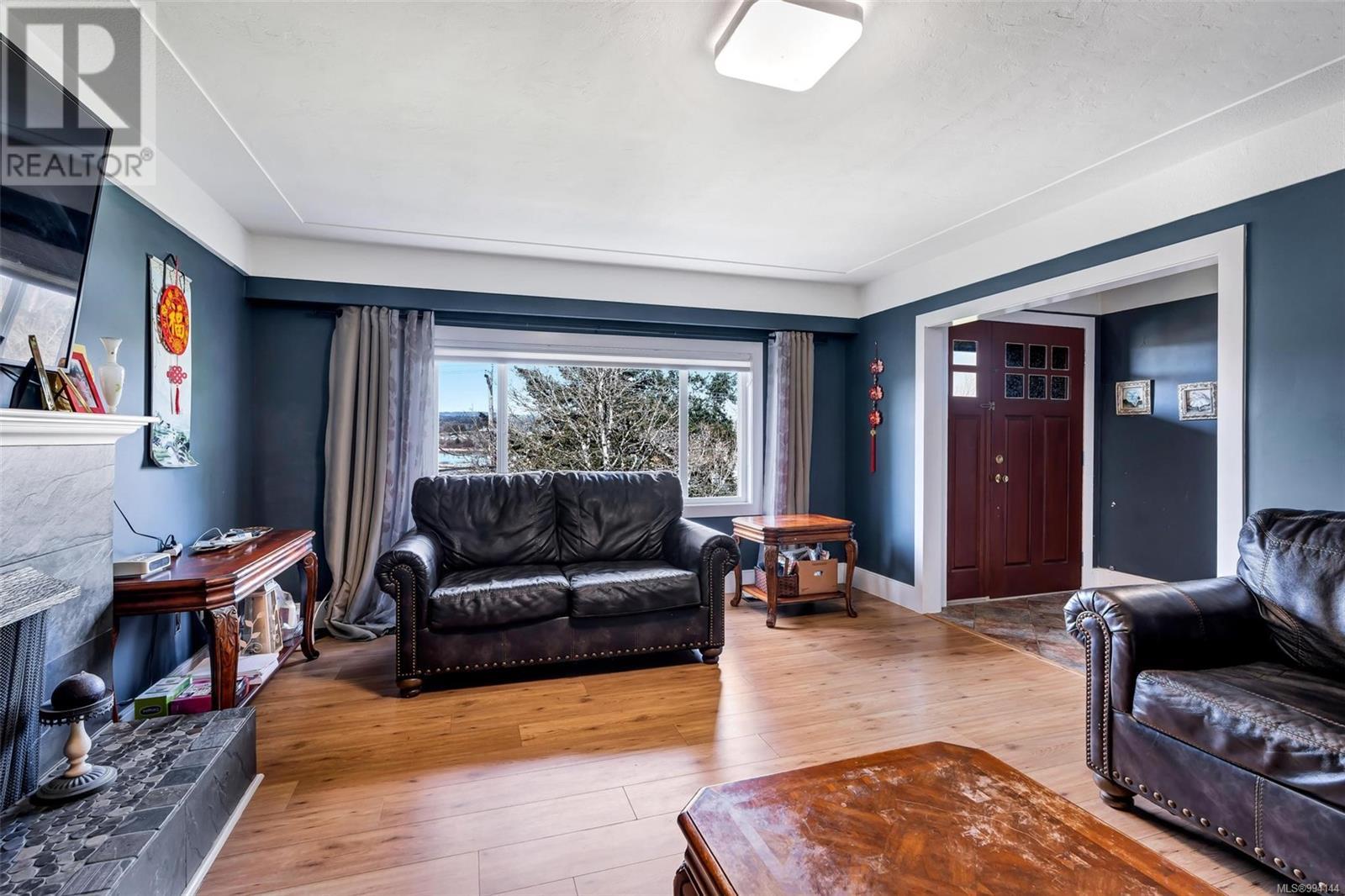 4087 Carey Rd