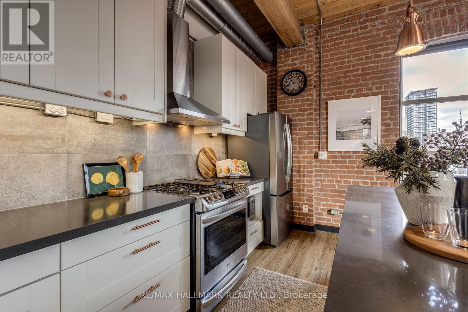 406 - 426 QUEEN STREET E