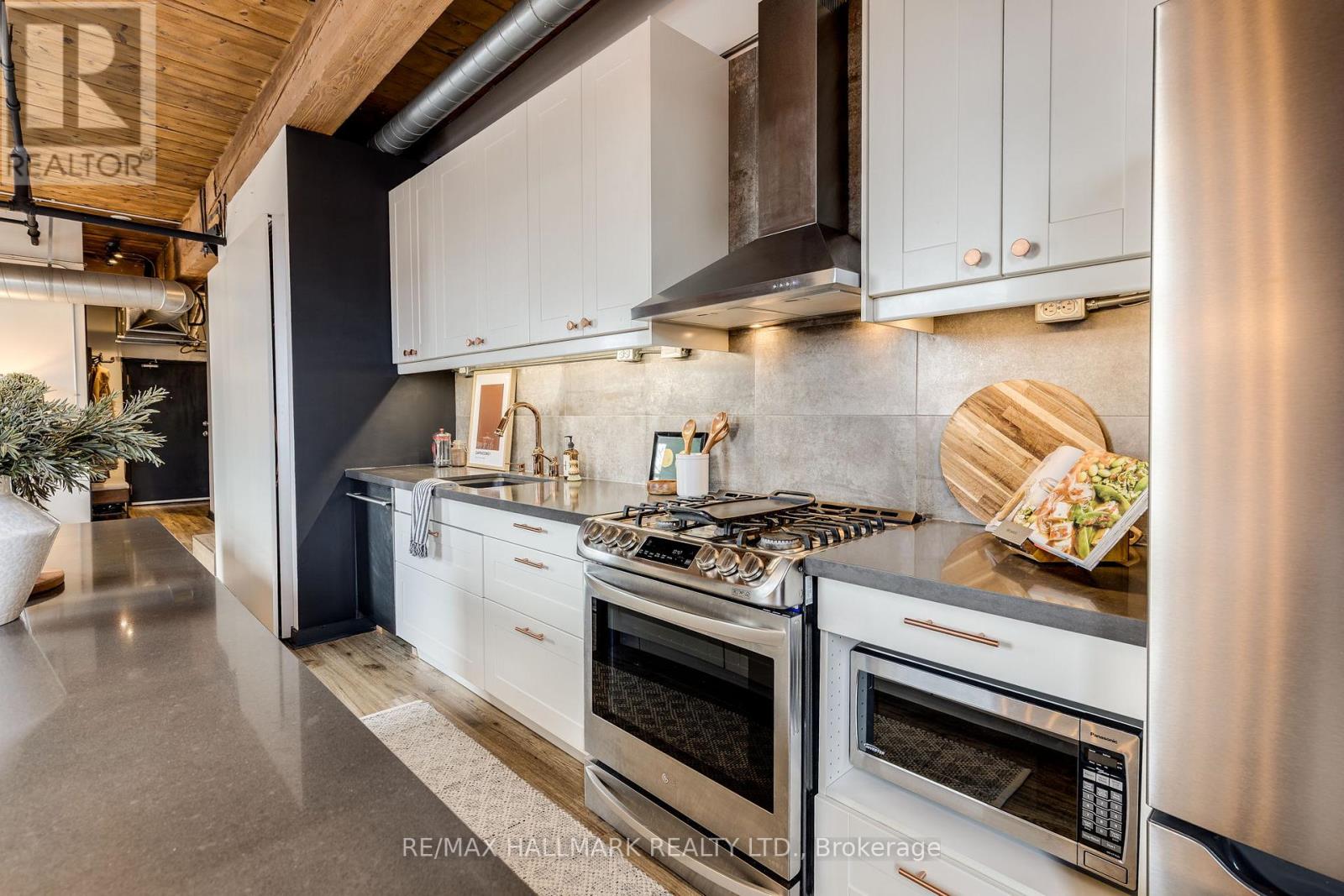 406 - 426 QUEEN STREET E