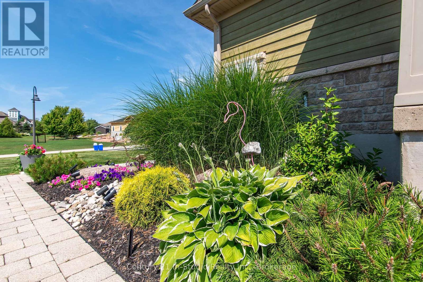 1 - 301 TELFORD TRAIL
