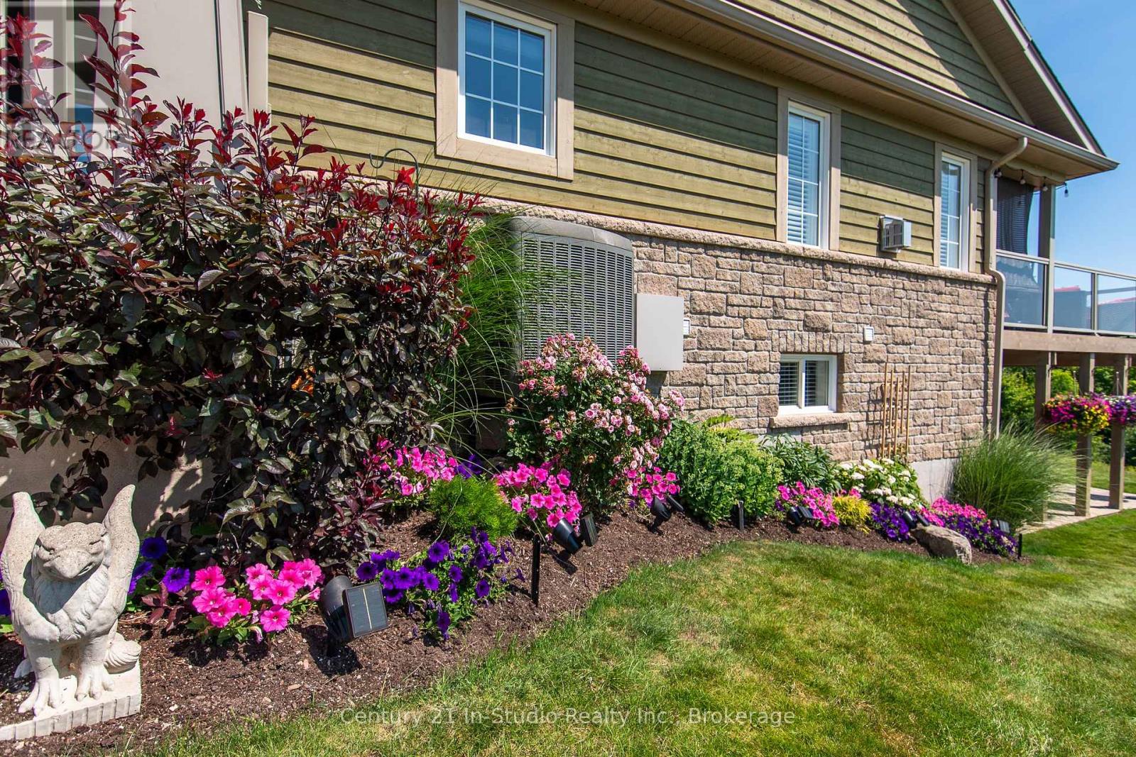 1 - 301 TELFORD TRAIL