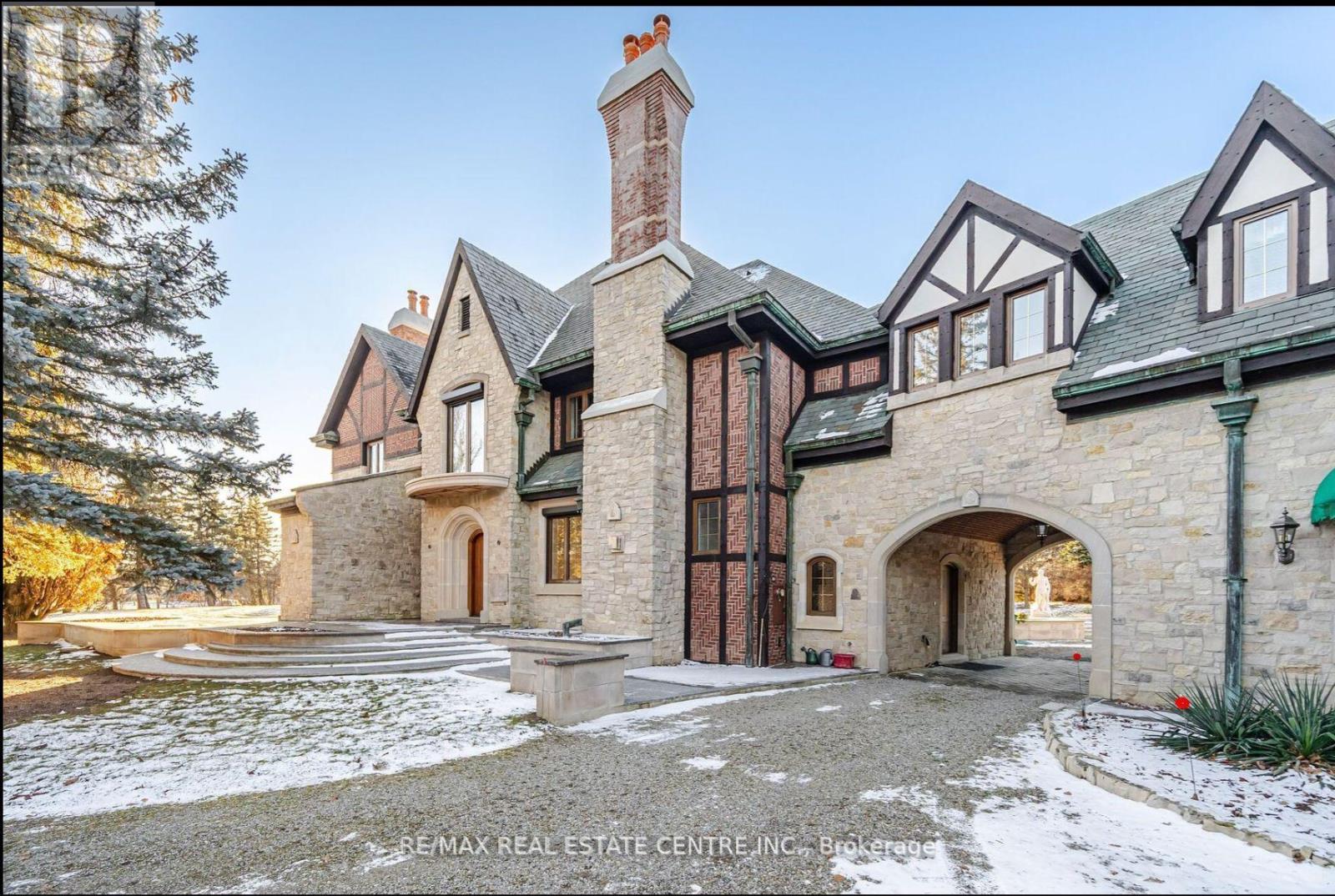 2 EDGEFOREST DRIVE