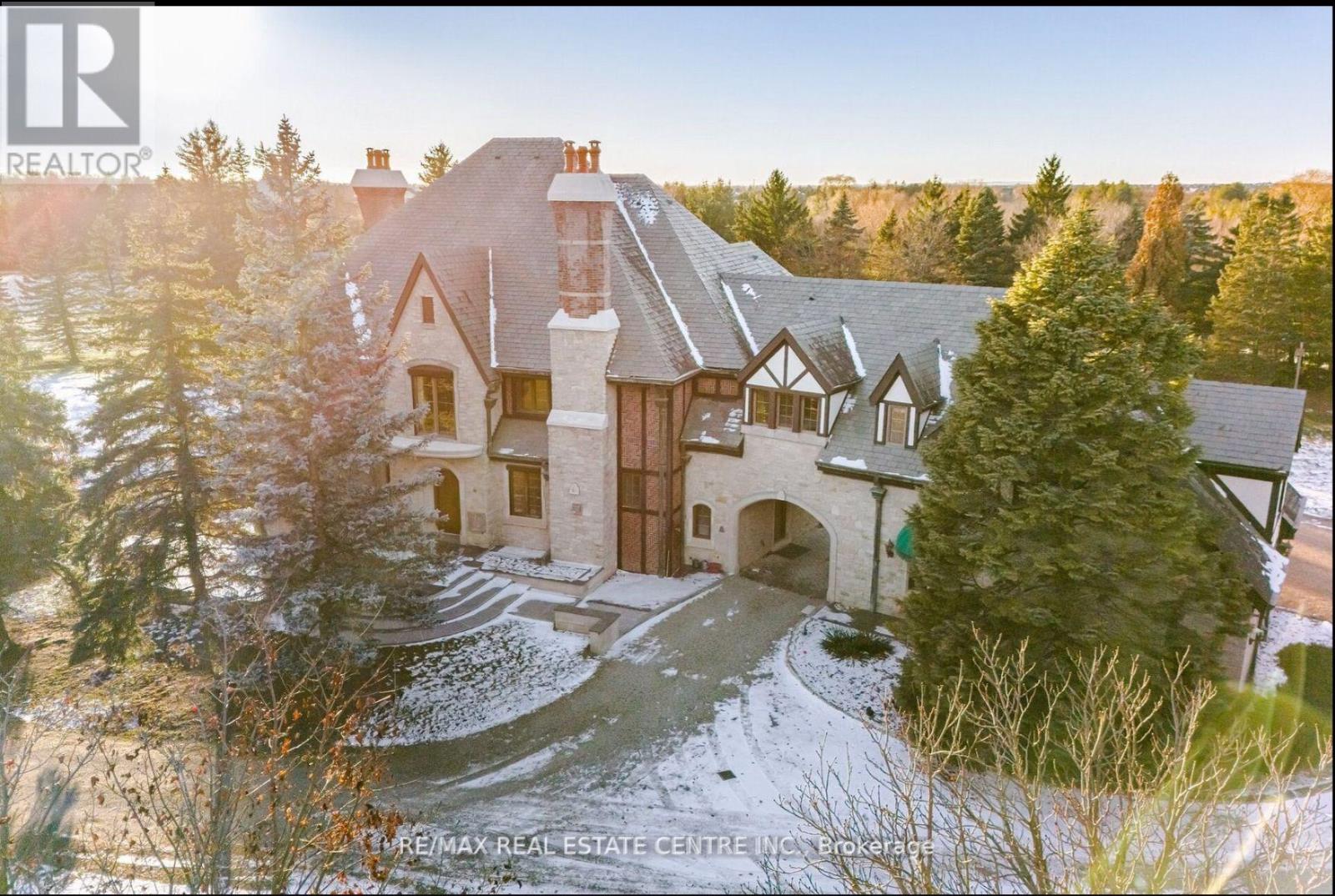 2 EDGEFOREST DRIVE
