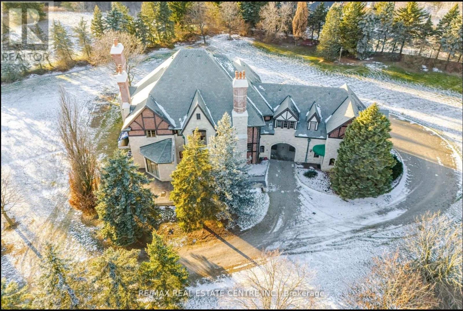2 EDGEFOREST DRIVE