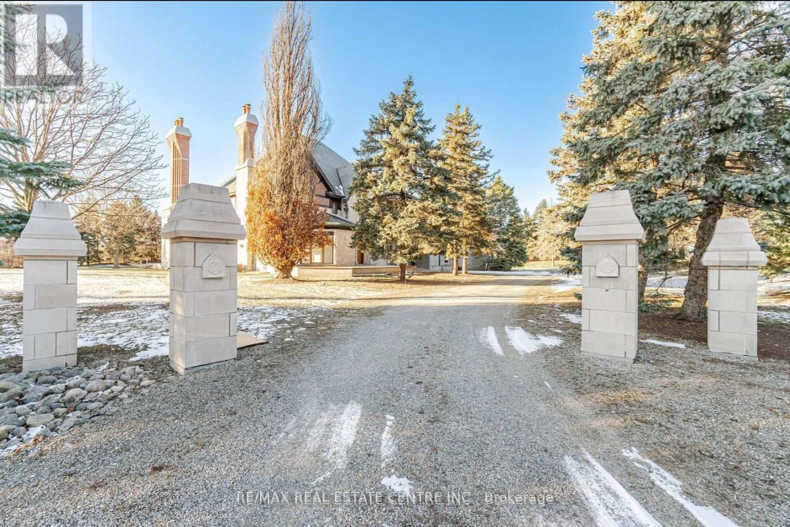 2 EDGEFOREST DRIVE