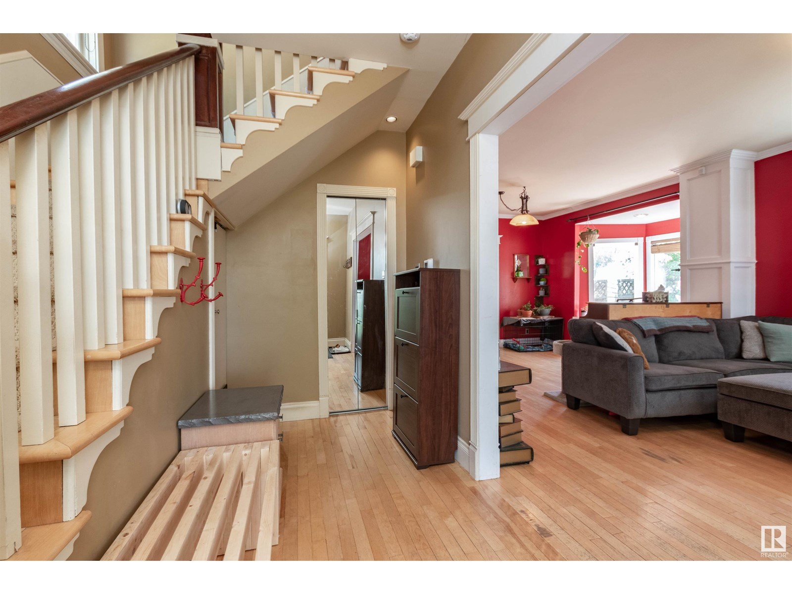 12109 45 ST NW