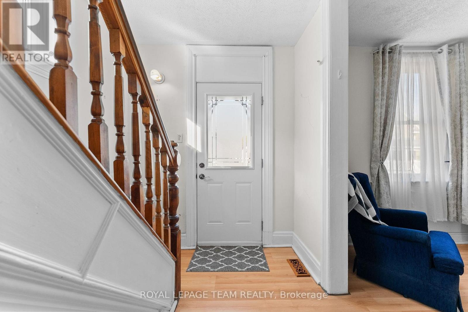 113 QUEEN STREET N
